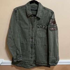 Max Jeans Small army green jacket with patch Design distressed look